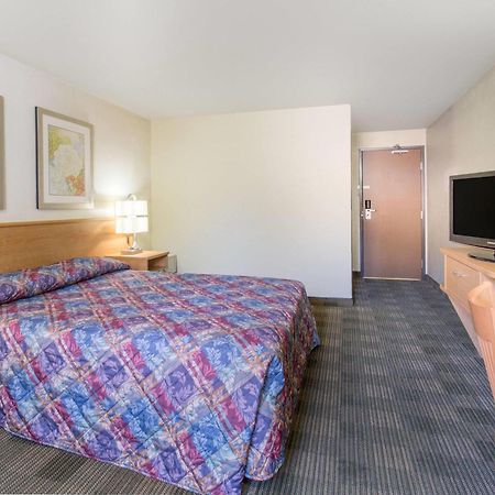 Super 8 By Wyndham Lacey Olympia Area Exterior photo