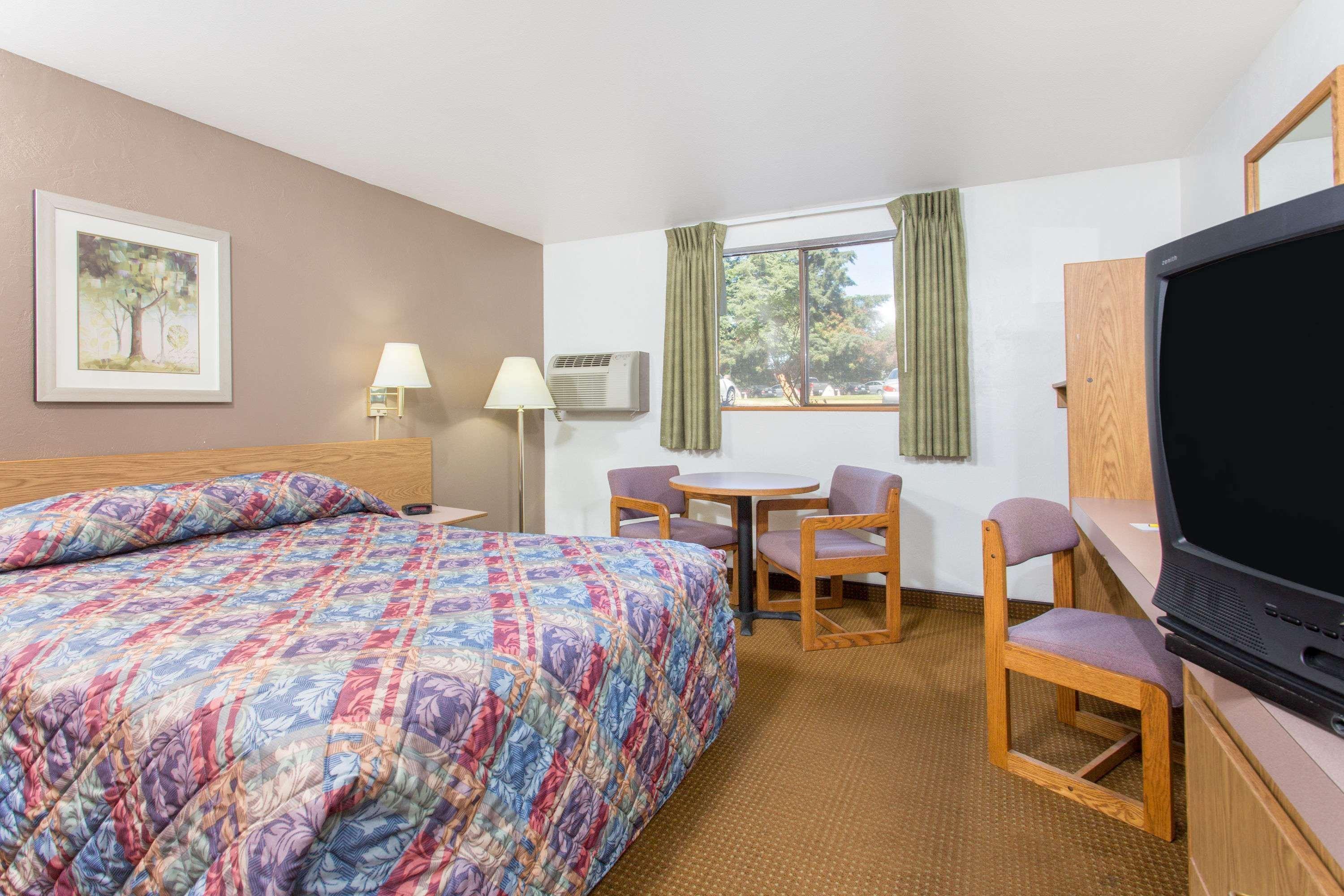 Super 8 By Wyndham Lacey Olympia Area Exterior photo