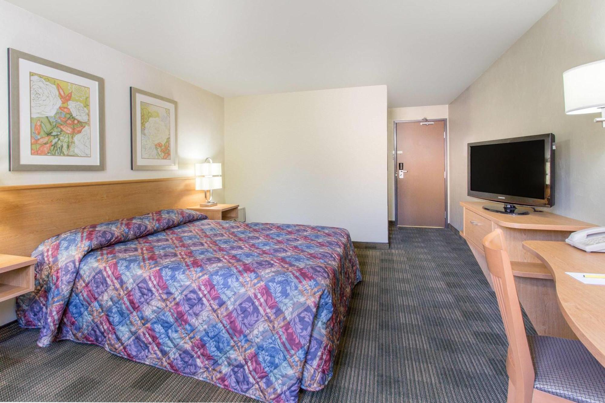 Super 8 By Wyndham Lacey Olympia Area Exterior photo