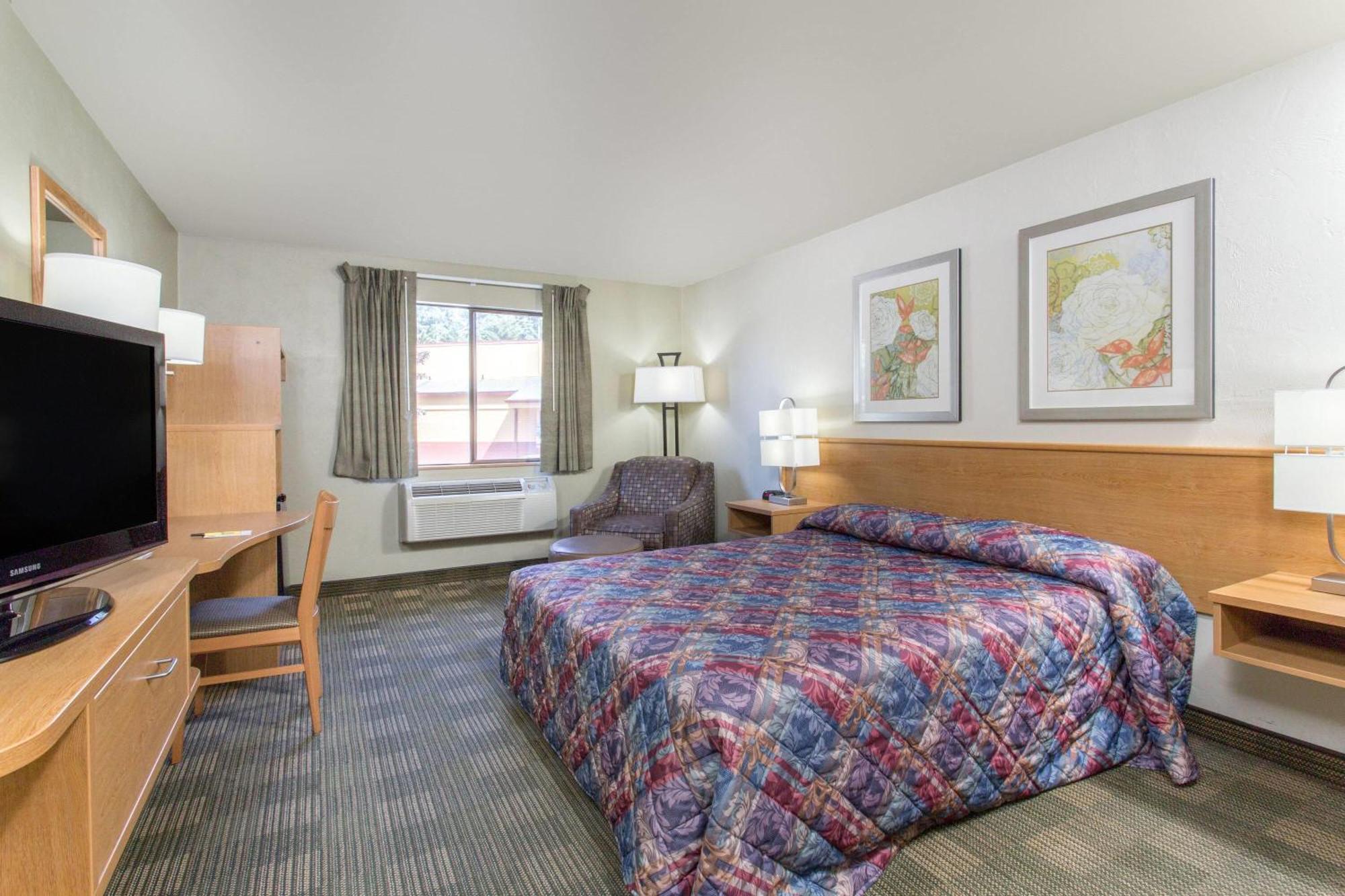 Super 8 By Wyndham Lacey Olympia Area Exterior photo