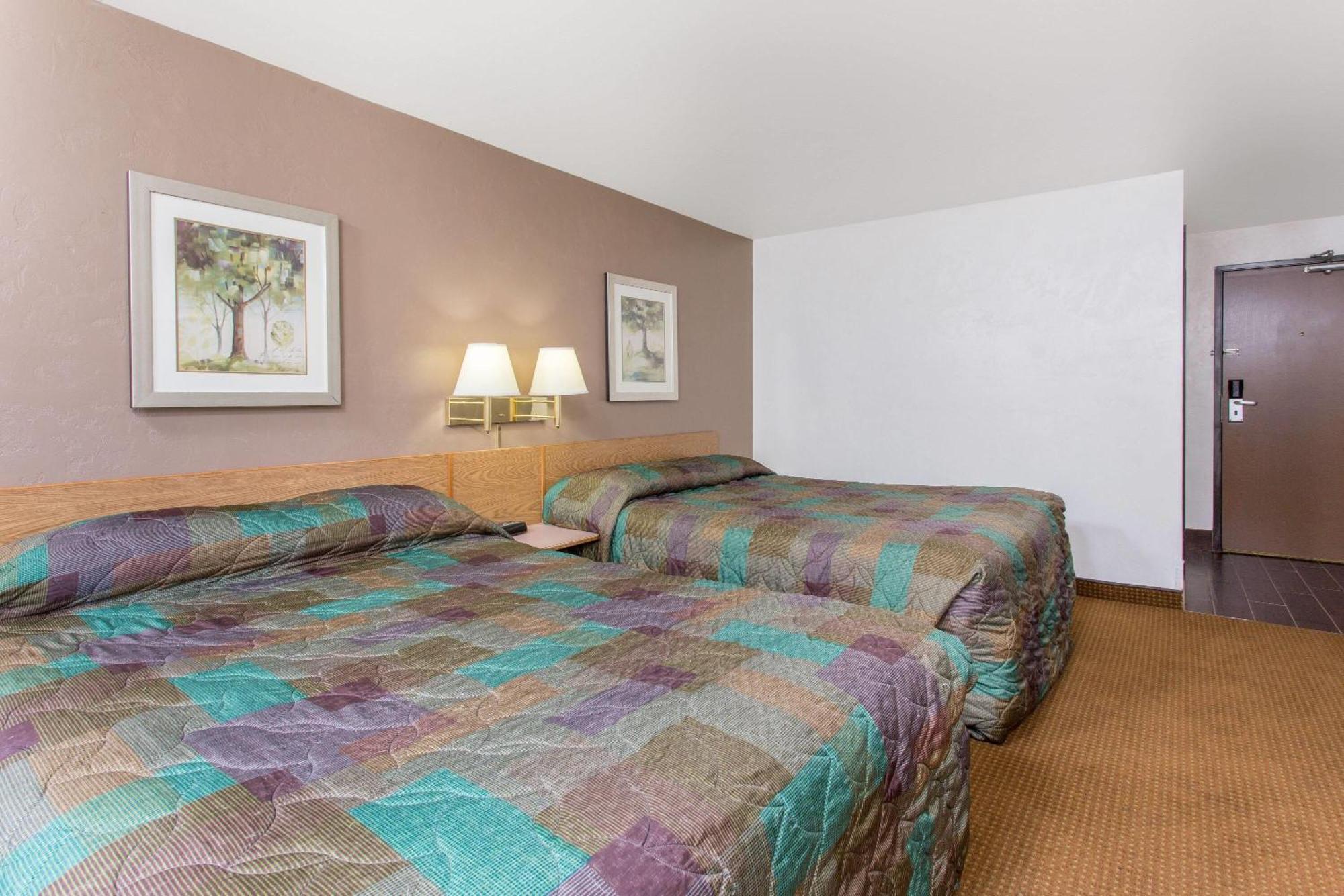 Super 8 By Wyndham Lacey Olympia Area Exterior photo