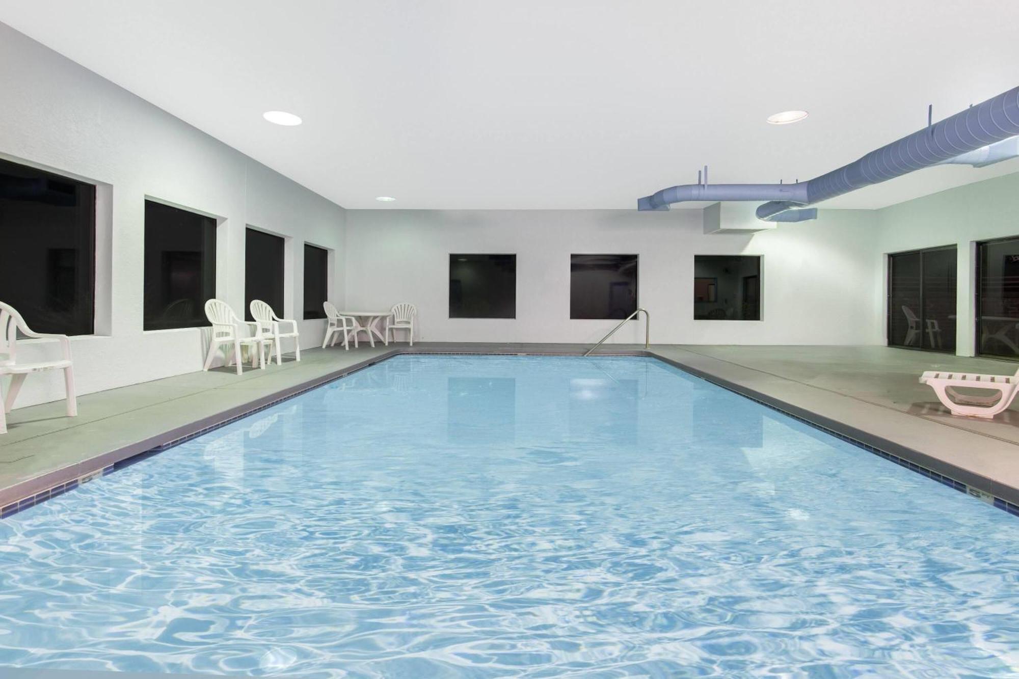 Super 8 By Wyndham Lacey Olympia Area Exterior photo