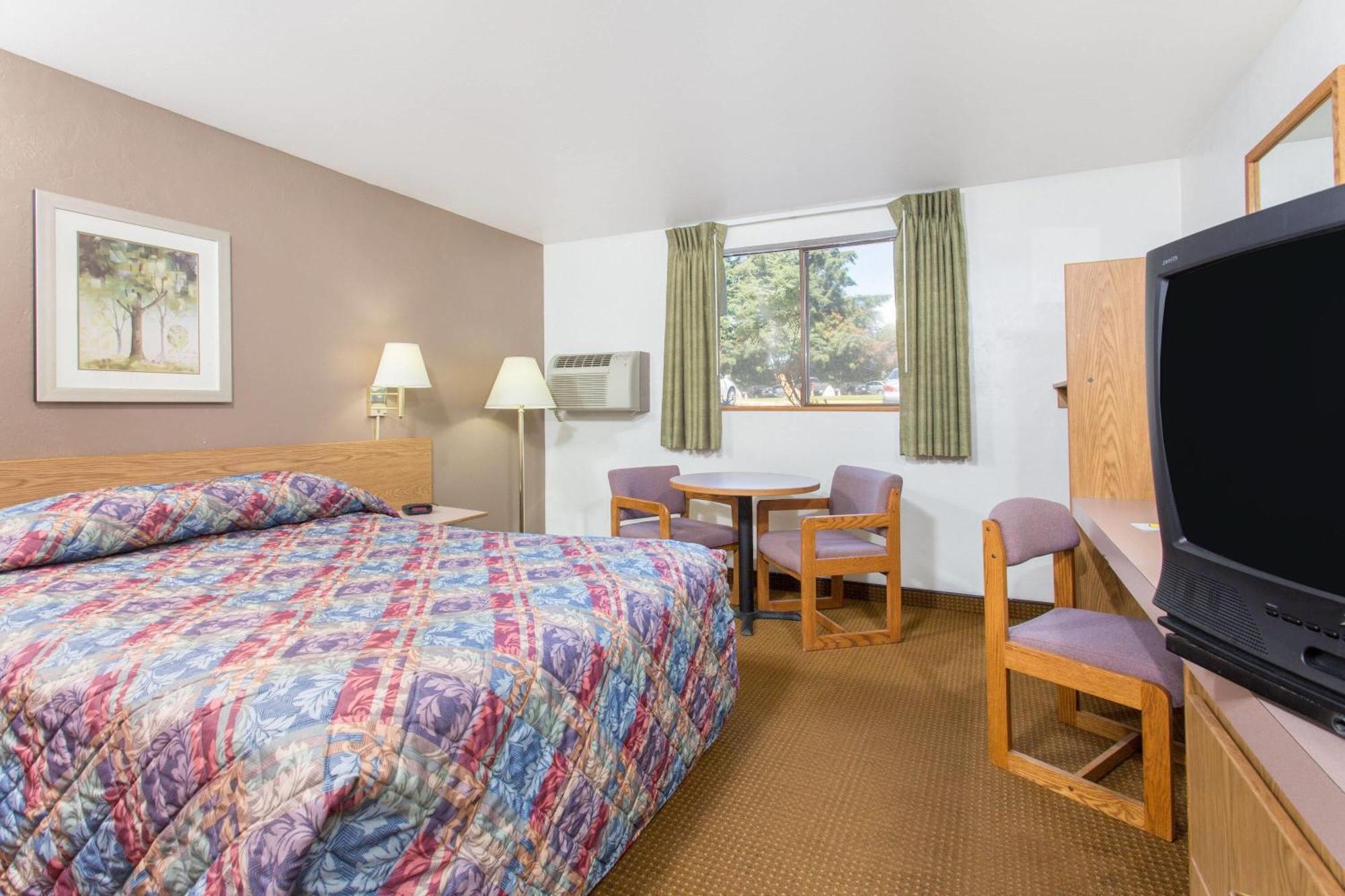 Super 8 By Wyndham Lacey Olympia Area Exterior photo