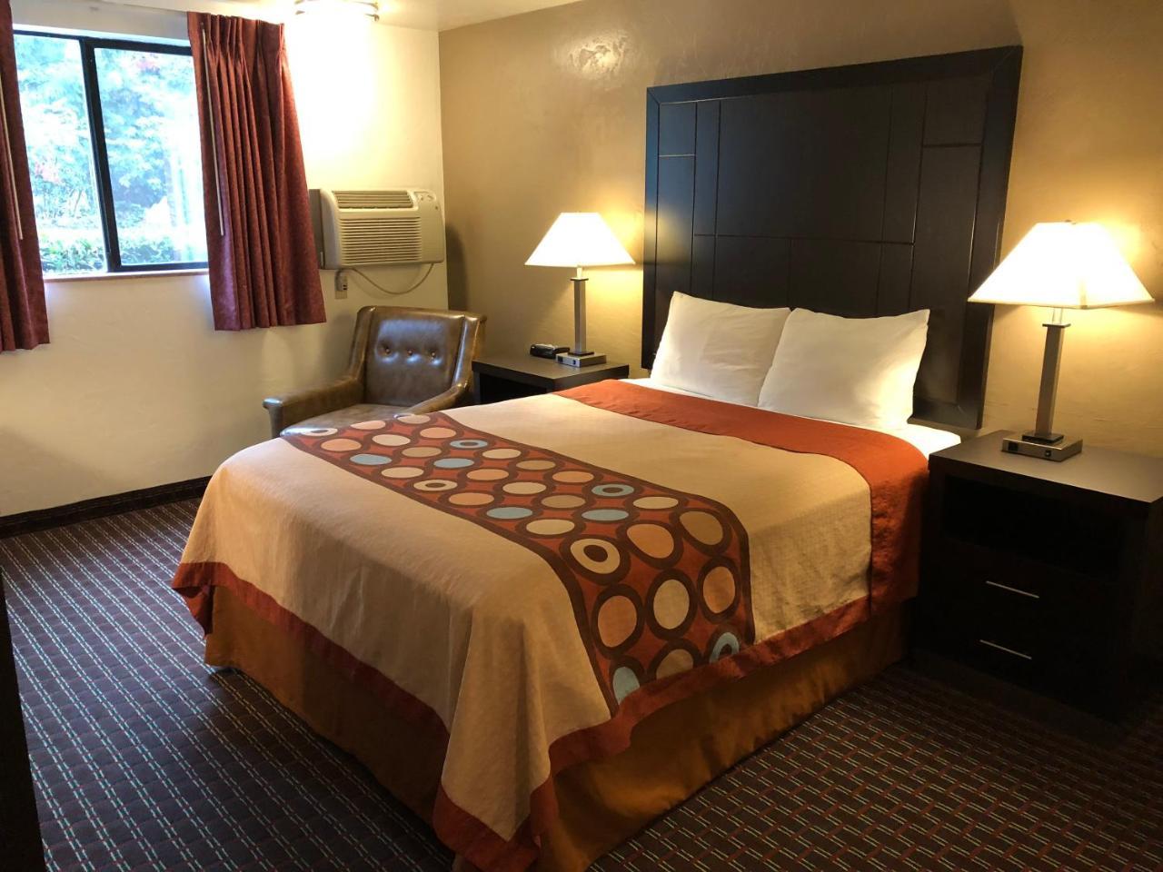 Super 8 By Wyndham Lacey Olympia Area Exterior photo