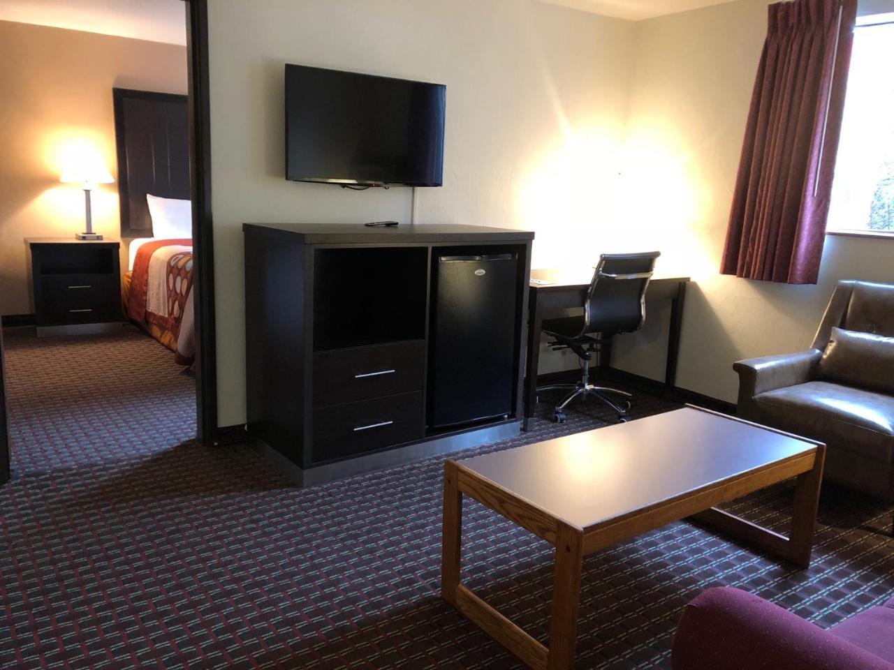 Super 8 By Wyndham Lacey Olympia Area Exterior photo